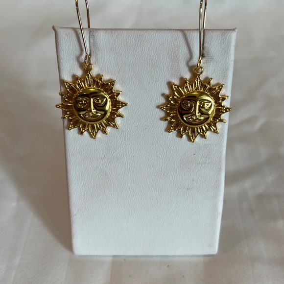 Gold plated sun earrings - Picture 2 of 5